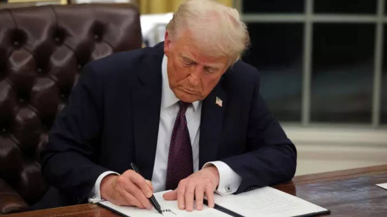 Trump kararnameyi imzaladı: Çelik ve alüminyuma yüzde 25'lik vergi 4 Mart'ta yürürlüğe giriyor