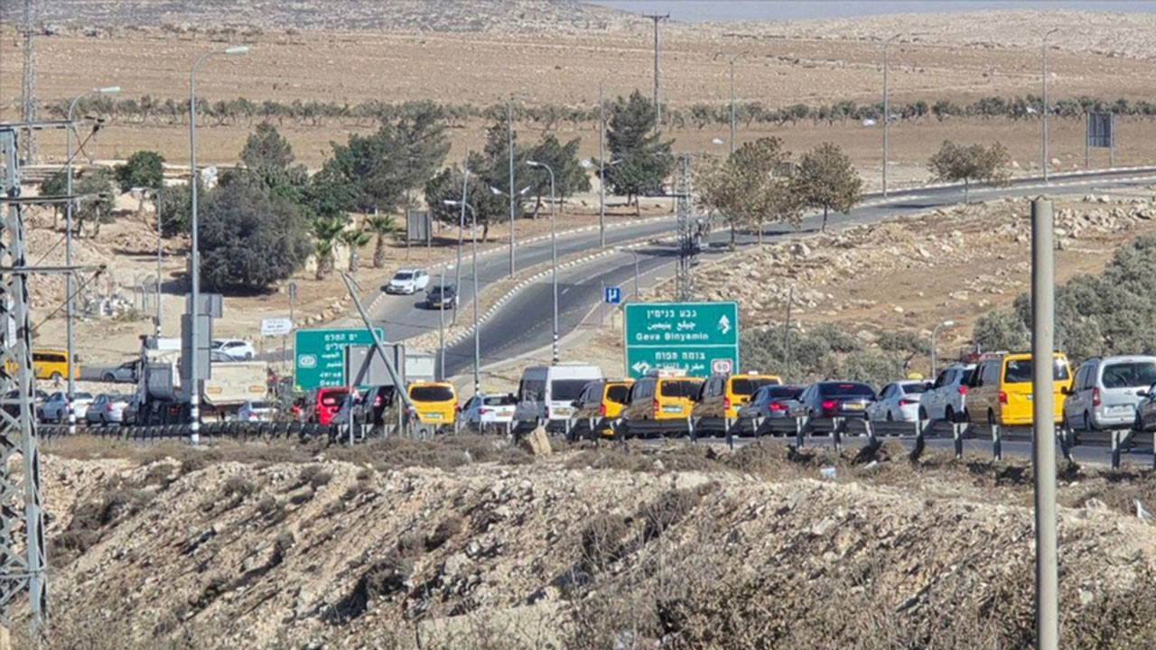 İsrail, Doğu Kudüs’ün kuzeyindeki Hizma beldesinin iki girişini kapattı