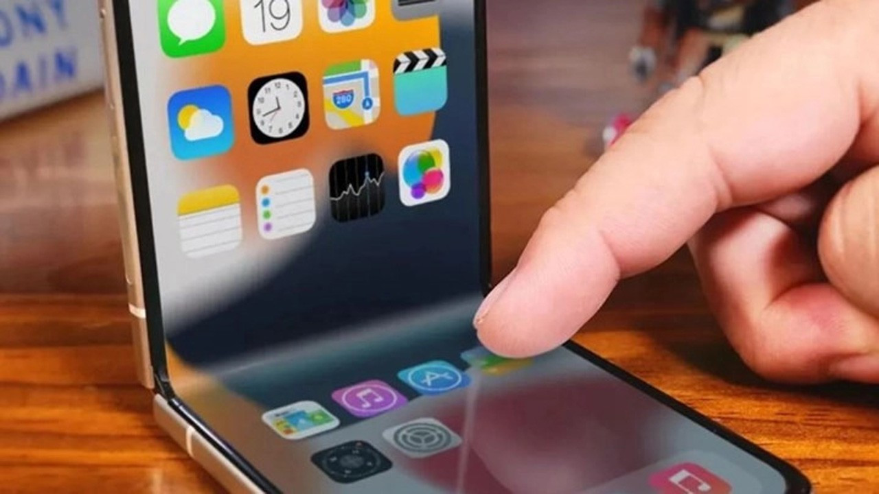 İlk katlanabilir iPhone modelinin detayları ortaya çıktı