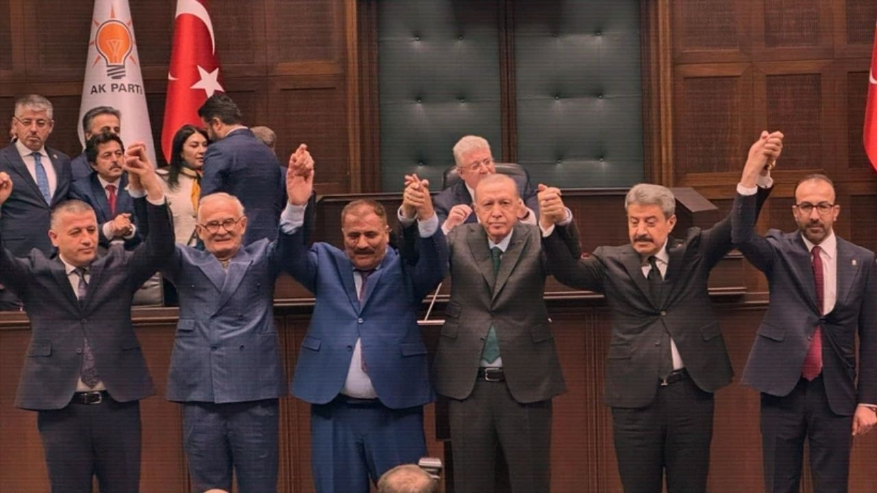 AK Parti'ye 10 belediye başkanı katıldı
