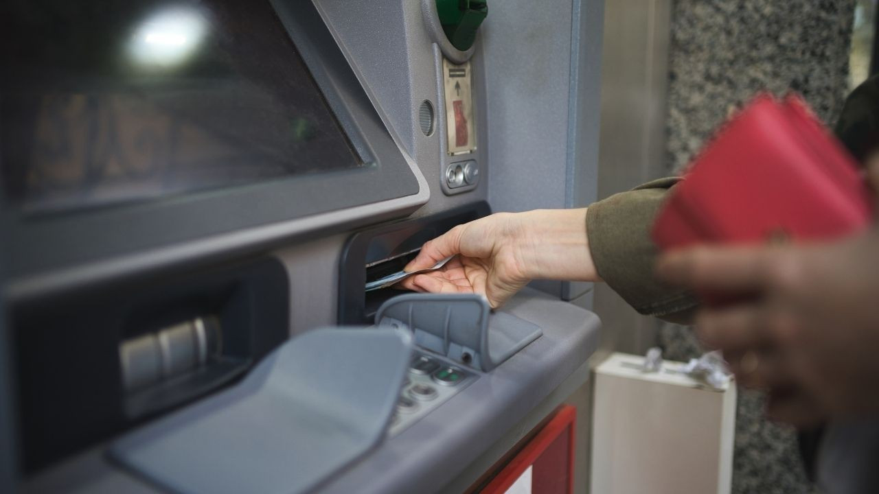 Bankacılık ve mobil hatlarda yeni dönem! ATM’den para çekmede doğrulama zorunlu olacak