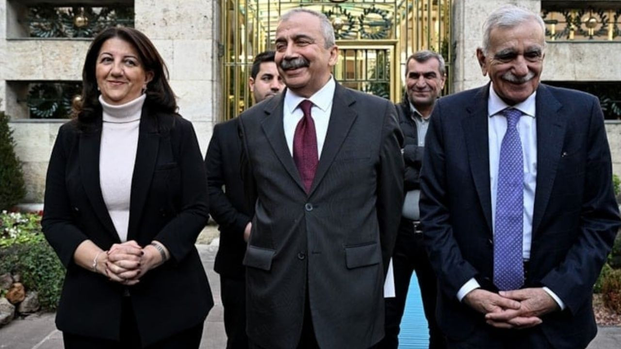 DEM Parti heyeti yola çıktı! İmralı 'silah bırakın' diyecek mi?