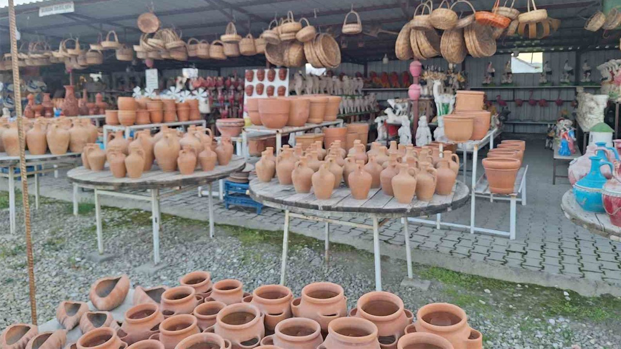Yol kenarındaki yöresel ürün satış stantlarına yoğun ilgi