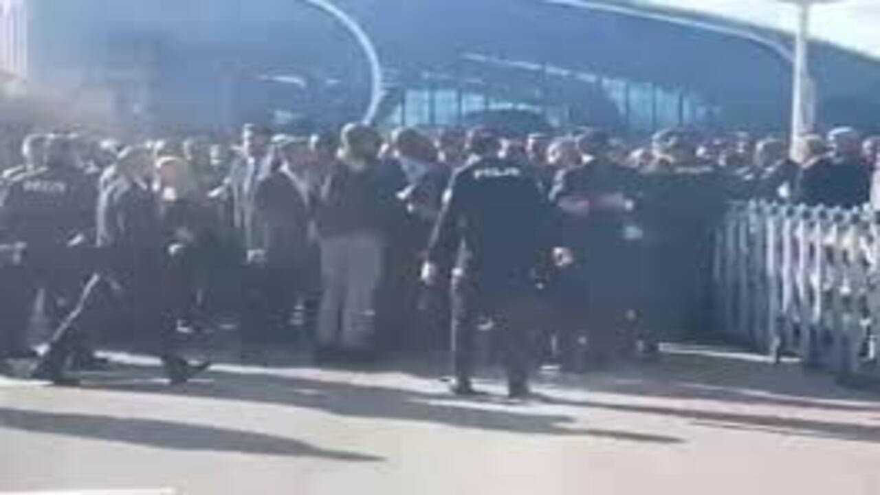 CHP’li Sarıgül ile polis arasında arbede çıktı!