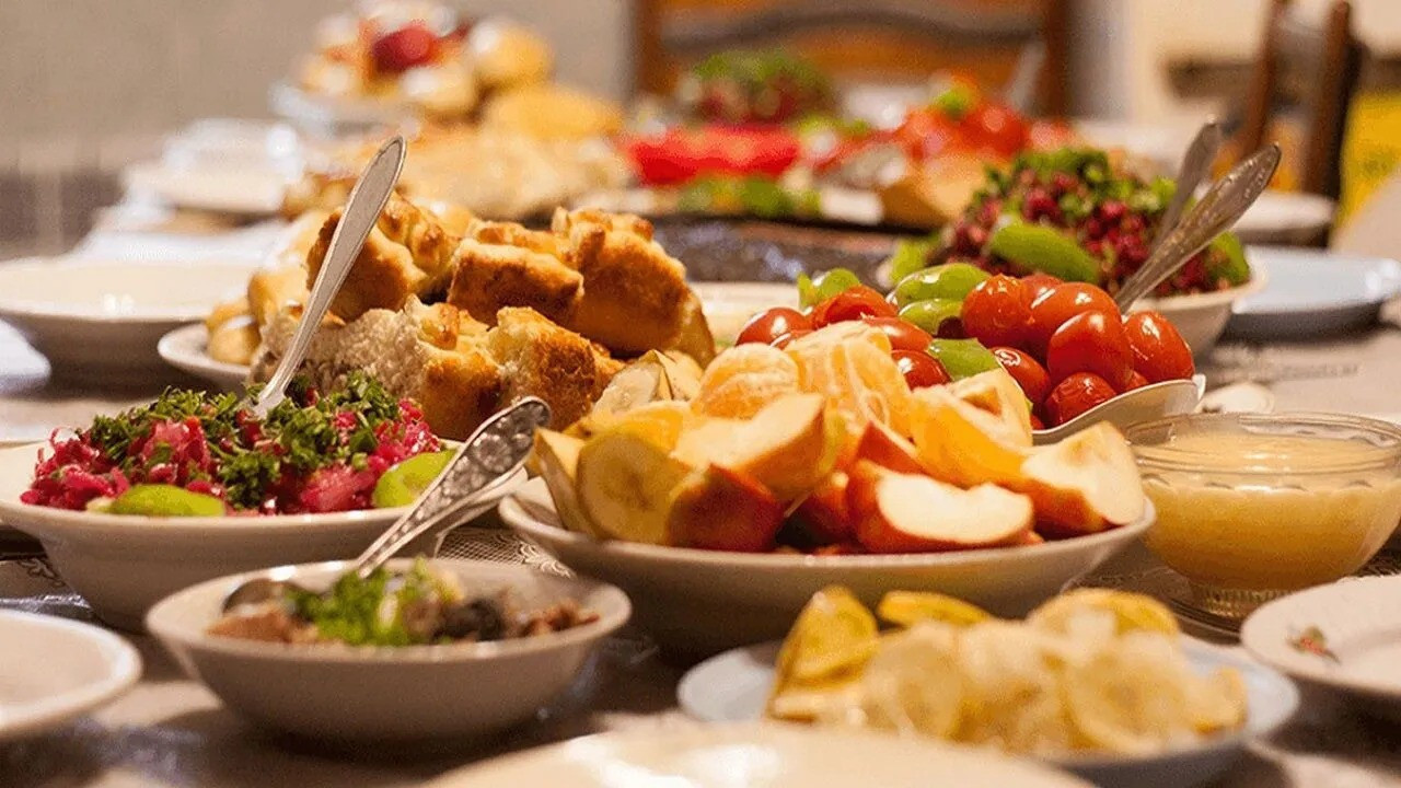 Dışarıda iftar yapmak cep yakıyor! Halkın %70’i iftarı evde yapıyor