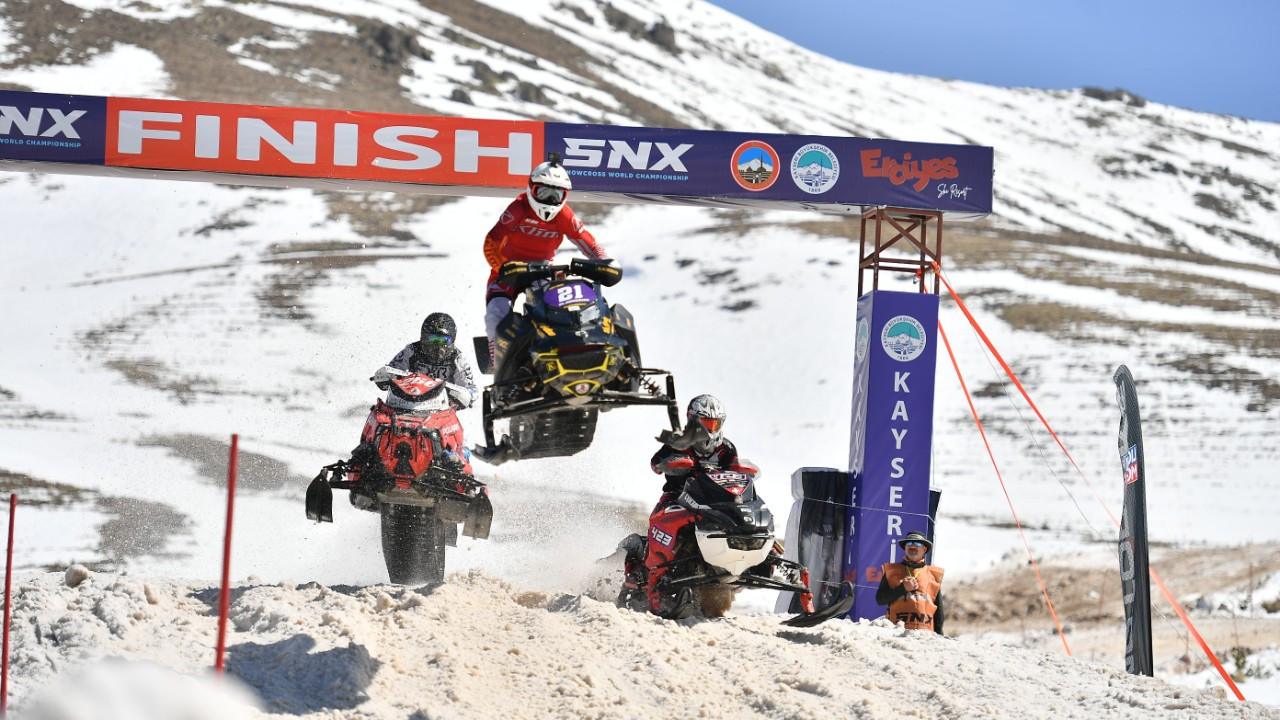 Erciyes'ten yükselen kar motorlarının sesi dünyaya yayıldı