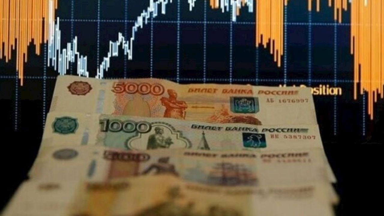 Rus rublesi dolar karşısında yükselişini sürdürüyor