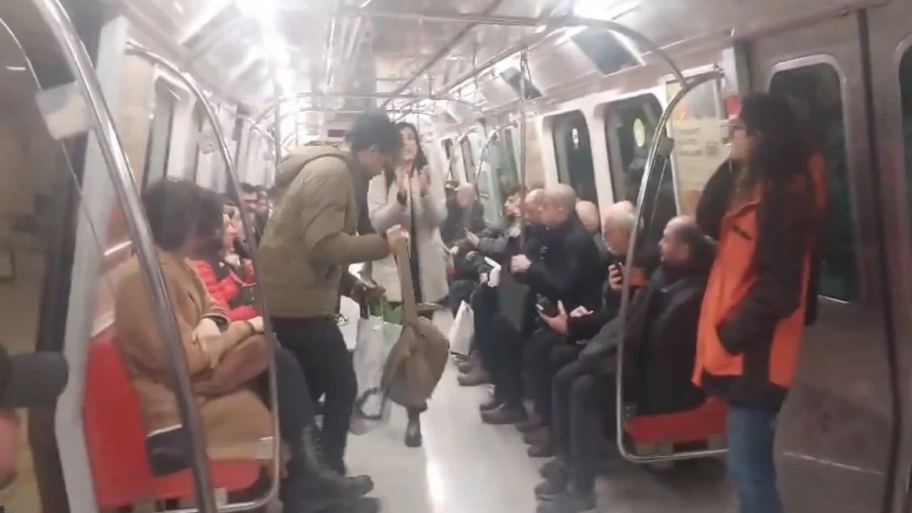 Metroda 'Ekrem İmamoğlu' protestosu!
