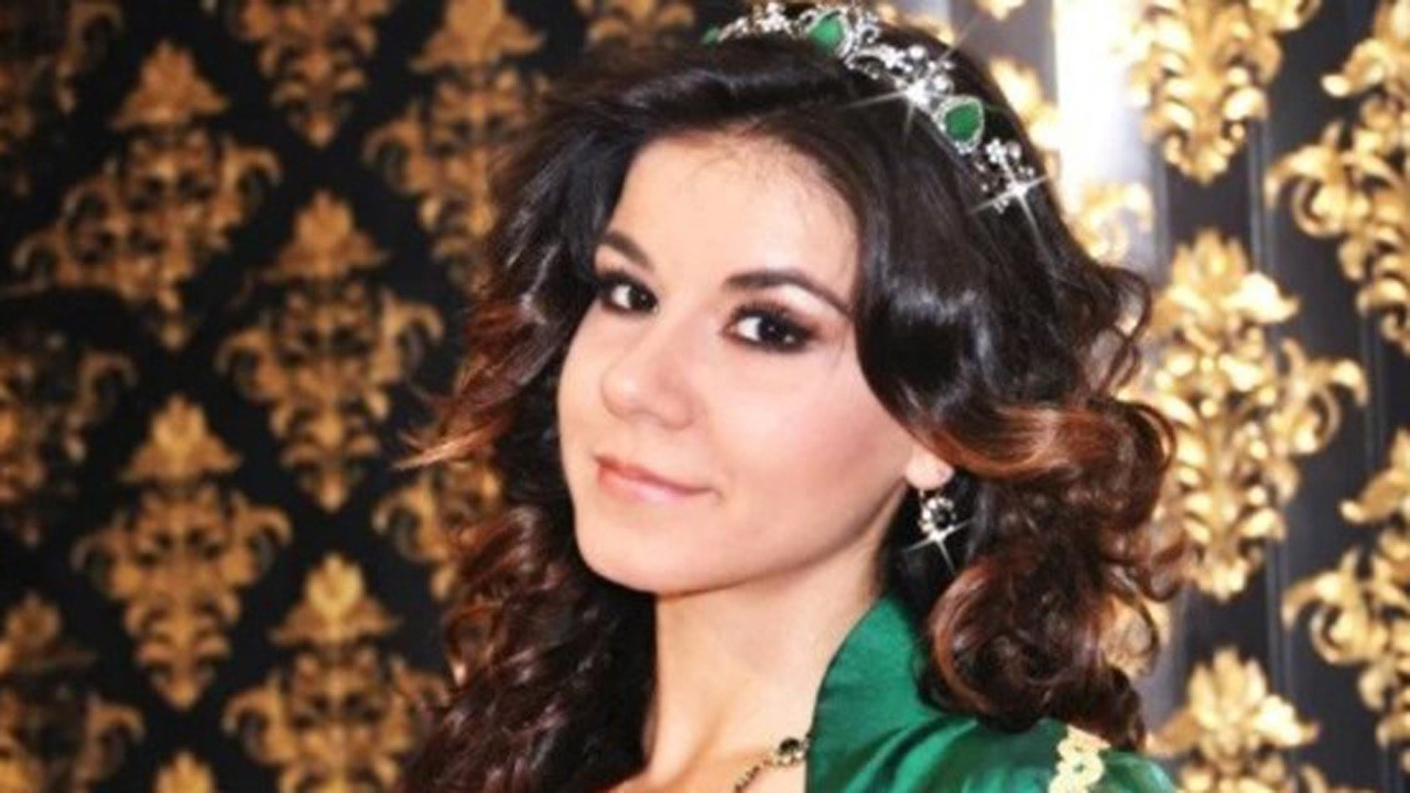 Eski Türkiye güzeli Banu Öztürk, Cumhurbaşkanına hakaretten gözaltına alındı