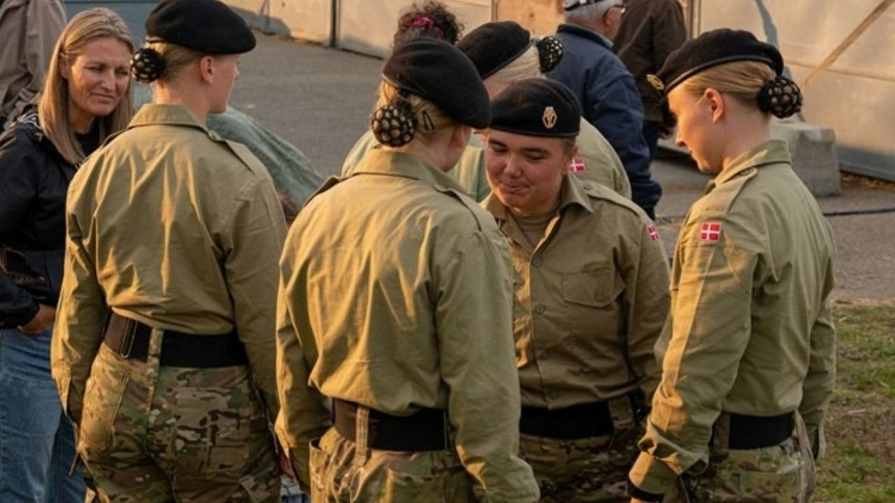 Danimarka’da kadınlara zorunlu askerlik geliyor