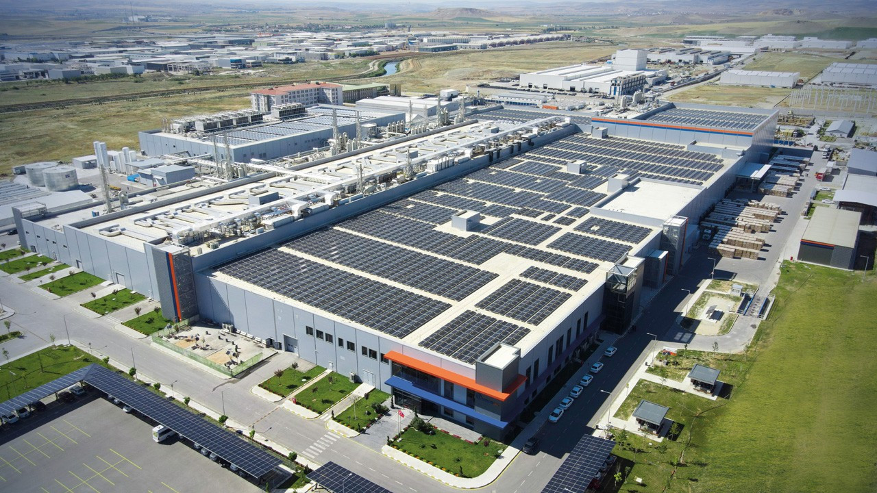 Avrupa’nın ilk entegre tesisi Kalyon PV’nin ürettiği panel sayısı 7 milyonu aştı