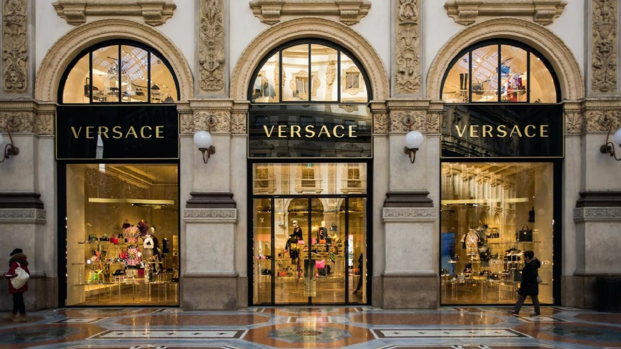 Lükste dev anlaşma: Versace’nin yeni sahibi belli oldu