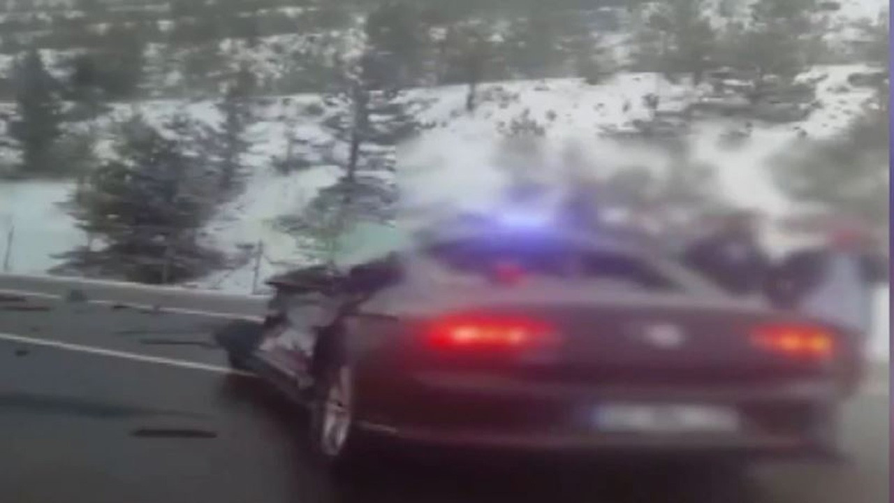 Cumhurbaşkanlığı konvoyunda kaza: 1'i polis 2 kişi hayatını kaybetti