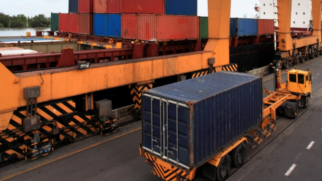 İhracatçı kârdan geçti, pazarını koruma telaşında