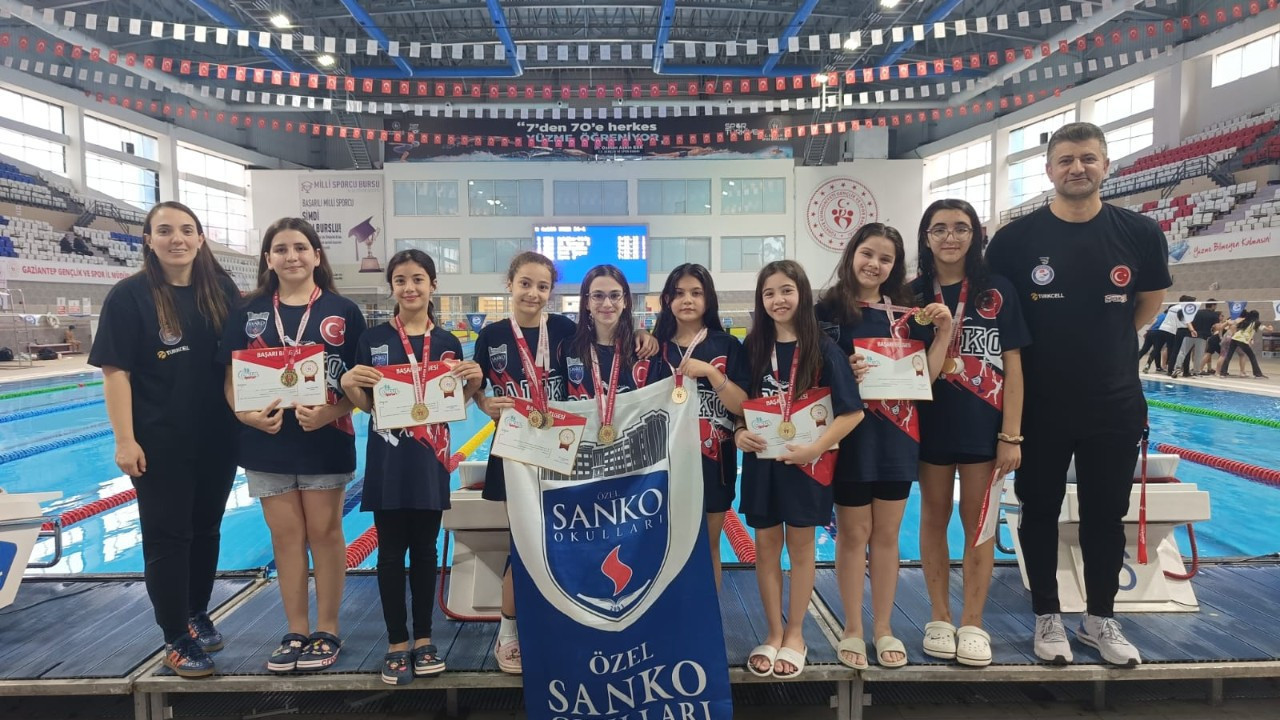 SANKO Okulları Kız Yüzme Takımı bölge şampiyonu oldu