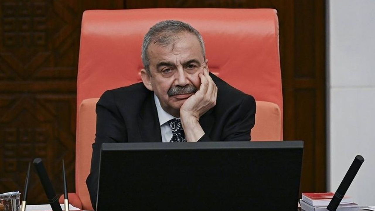 Sırrı Süreyya Önder kaç yaşında, nereli? Sırrı Süreyya Önder evli mi, çocuğu var mı? Hangi partiden?