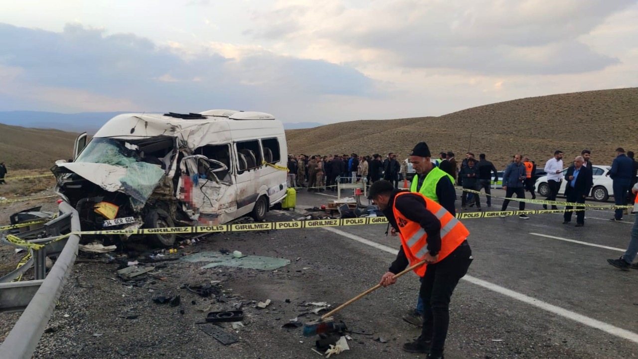 Van'daki feci kazada can kaybı 8'e yükseldi: 12 yaralının tedavisi sürüyor