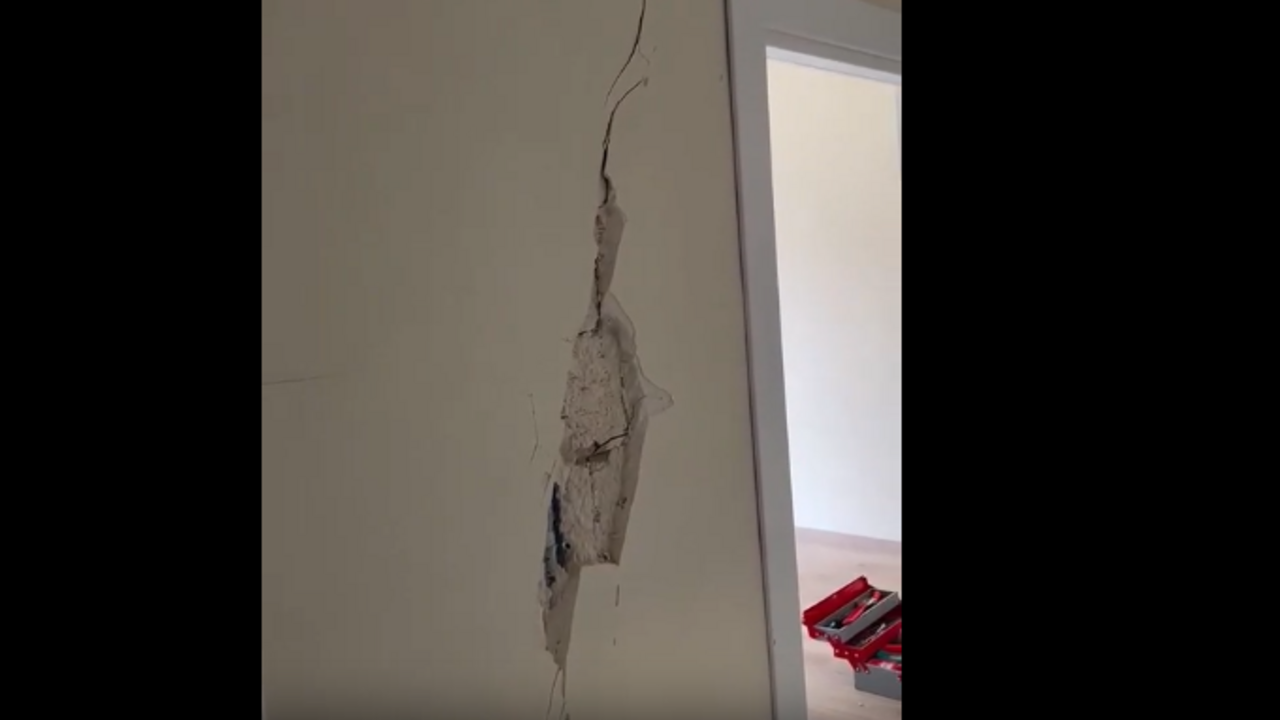 İstanbul'daki lüks sitede deprem sonrası korkutan görüntü: Duvarlarda derin yarıklar oluştu