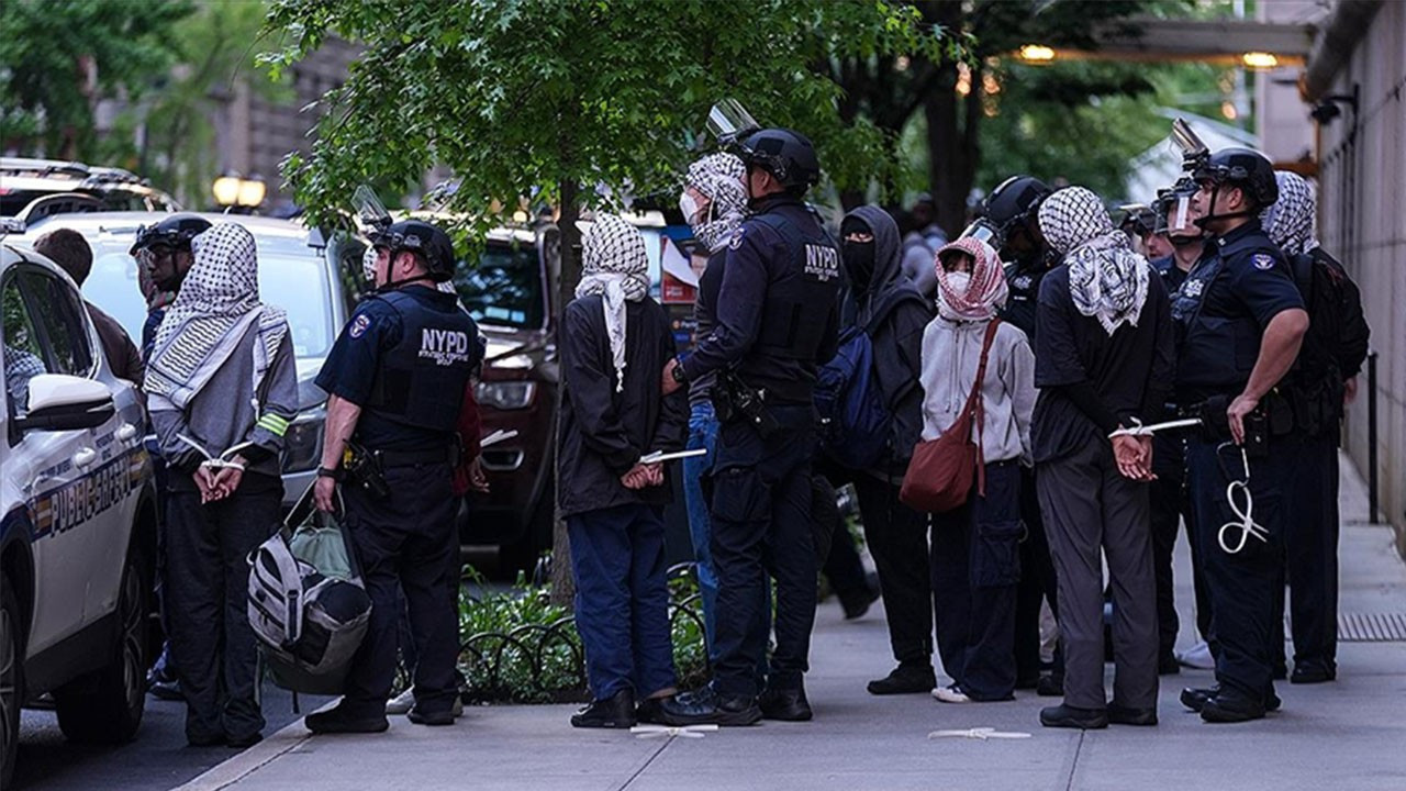 Columbia Üniversitesi'nde Filistin'e destek gösterisi düzenleyen protestocular gözaltına alındı