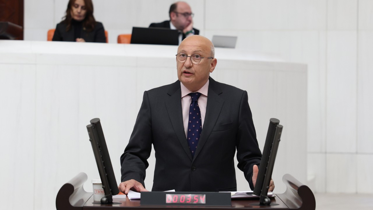 Çakırözer “Vatandaş ağzıyla kuş tutsa o vizeyi alamıyor!"