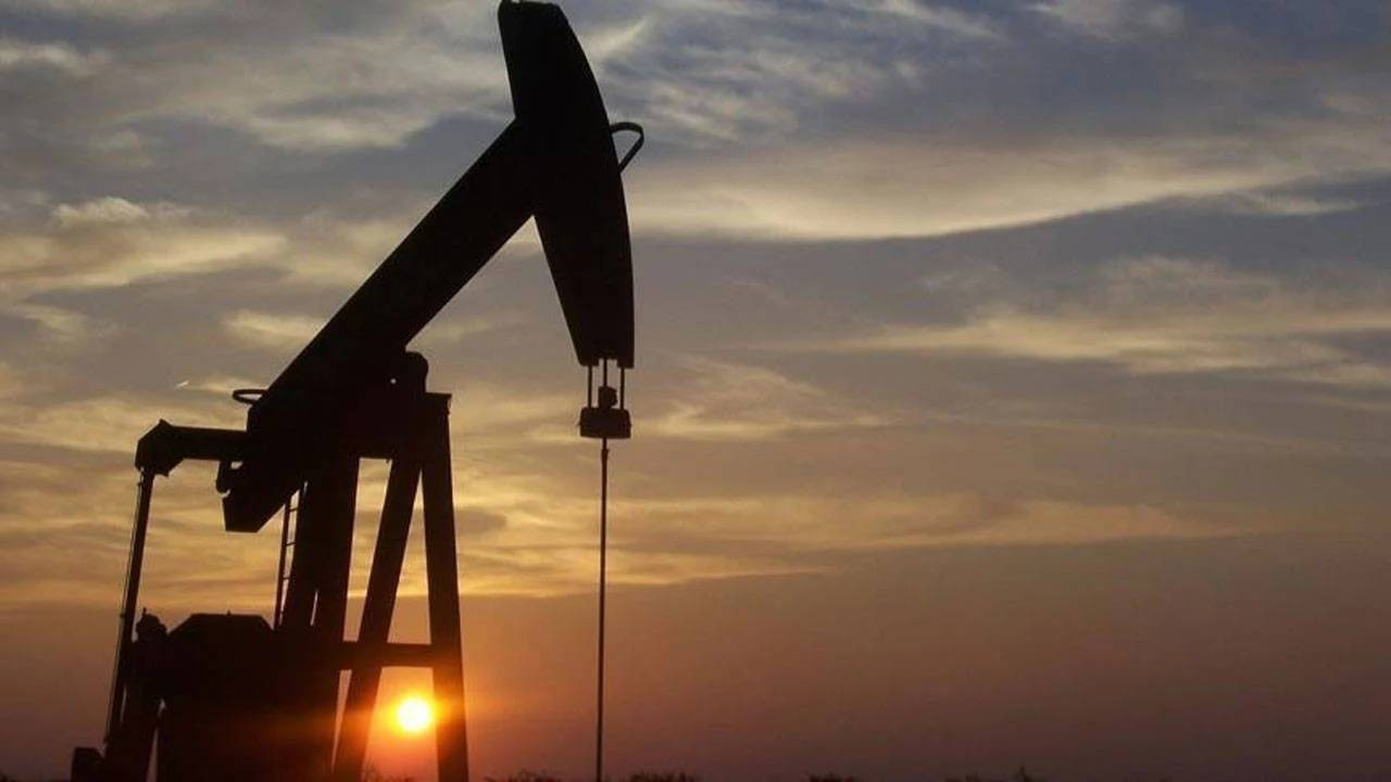 İsrail, İran'a saldırdı, petrol fiyatları fırladı