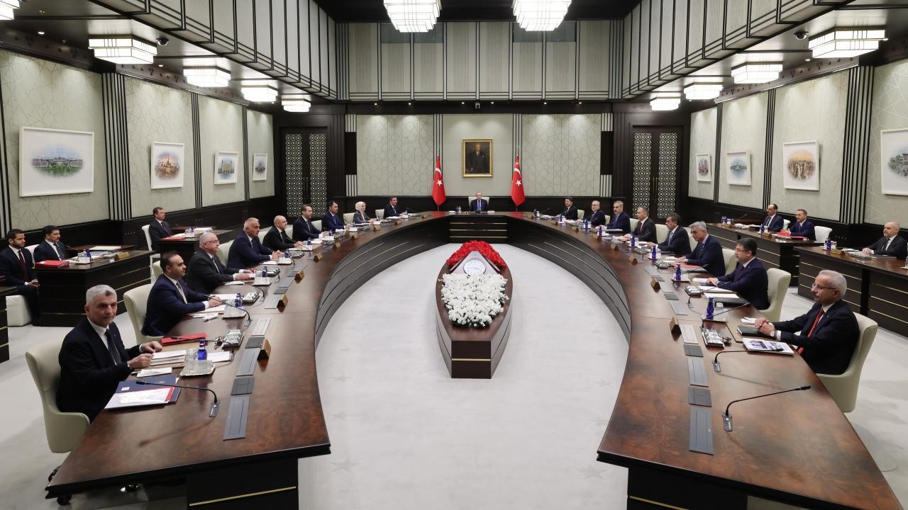 Kabine bugün toplanacak: İşte öne çıkan gündem başlıkları Kabine bugün toplanacak: İşte öne çıkan gündem başlıkları