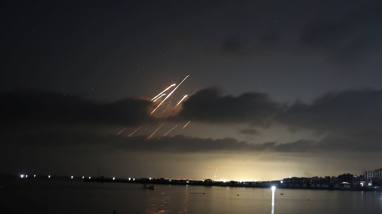 Sektörlerde bekleyiş hakim