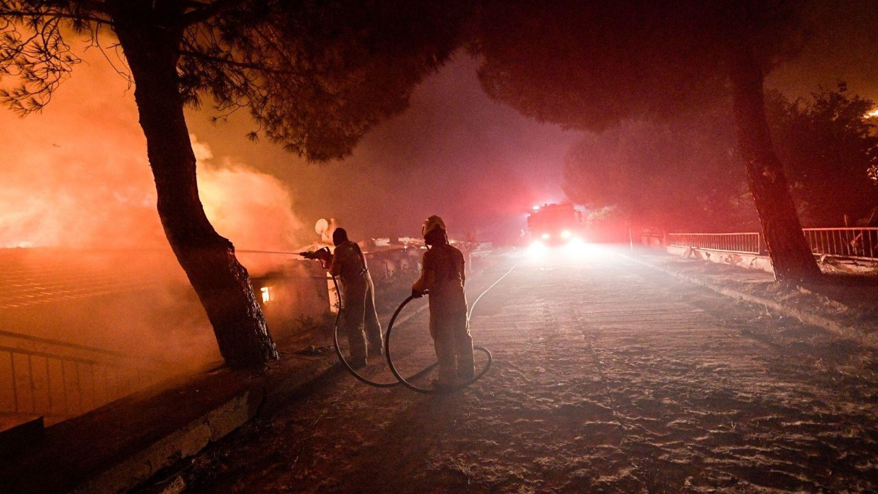 İzmir, yangınlarla mücadele ediyor