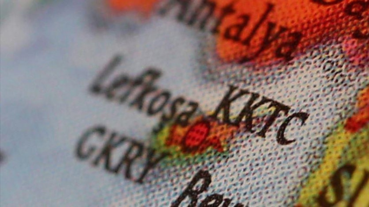 KKTC'de liselerde başörtüsünü serbest bırakan tüzük iptal edildi