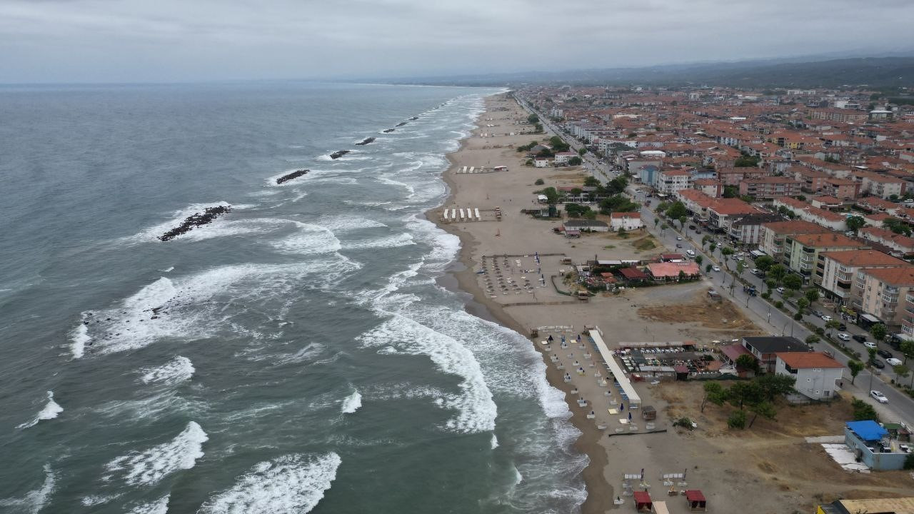 Sakarya'nın üç ilçesinde denize girmek yasaklandı