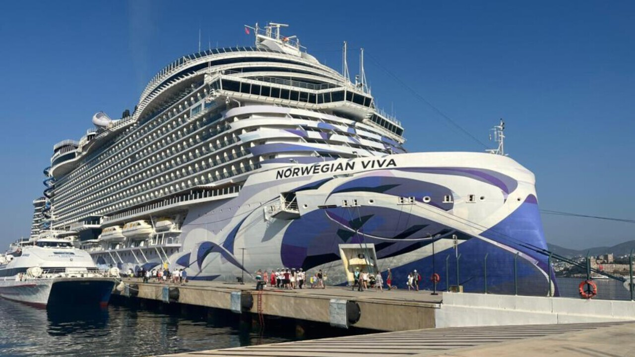 Dev gemi 'Norwegian Viva' Bodrum’a ilk kez demirledi! Gemide 1452 personel bulunuyor