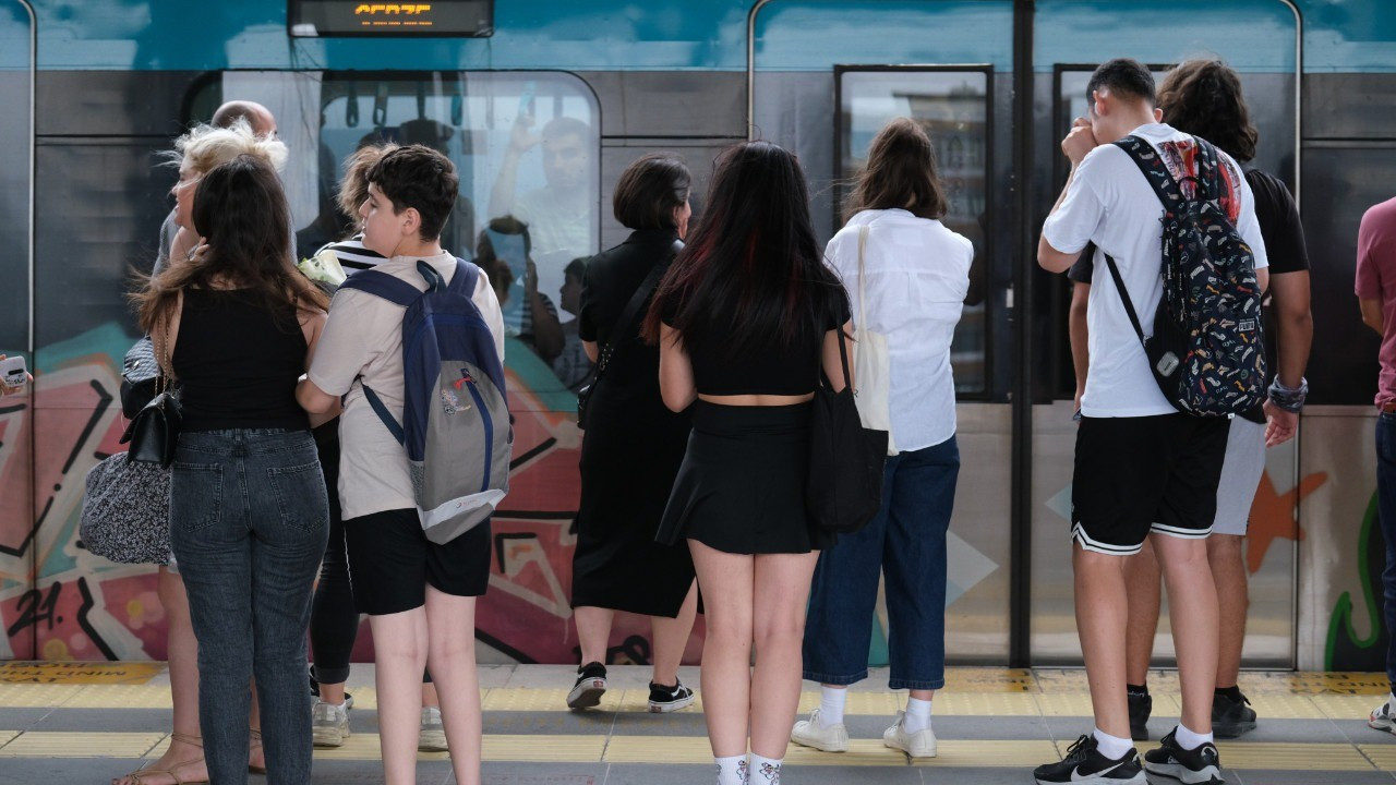 Kamu işçisi zam eyleminde! Marmaray seferlerinde aksamalar yaşanıyor