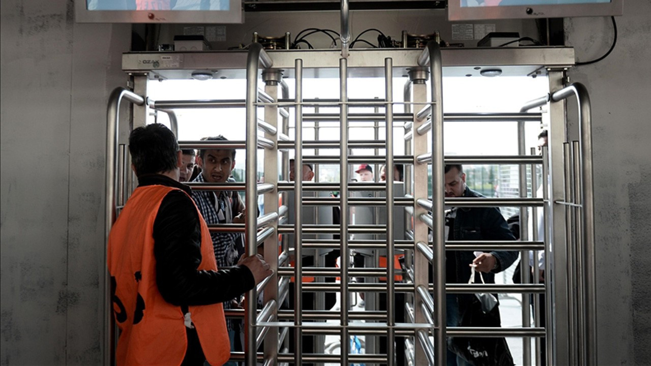 Bakan Yerlikaya duyurdu: Protokol tribünlerinde elektronik bilet dönemi başlıyor