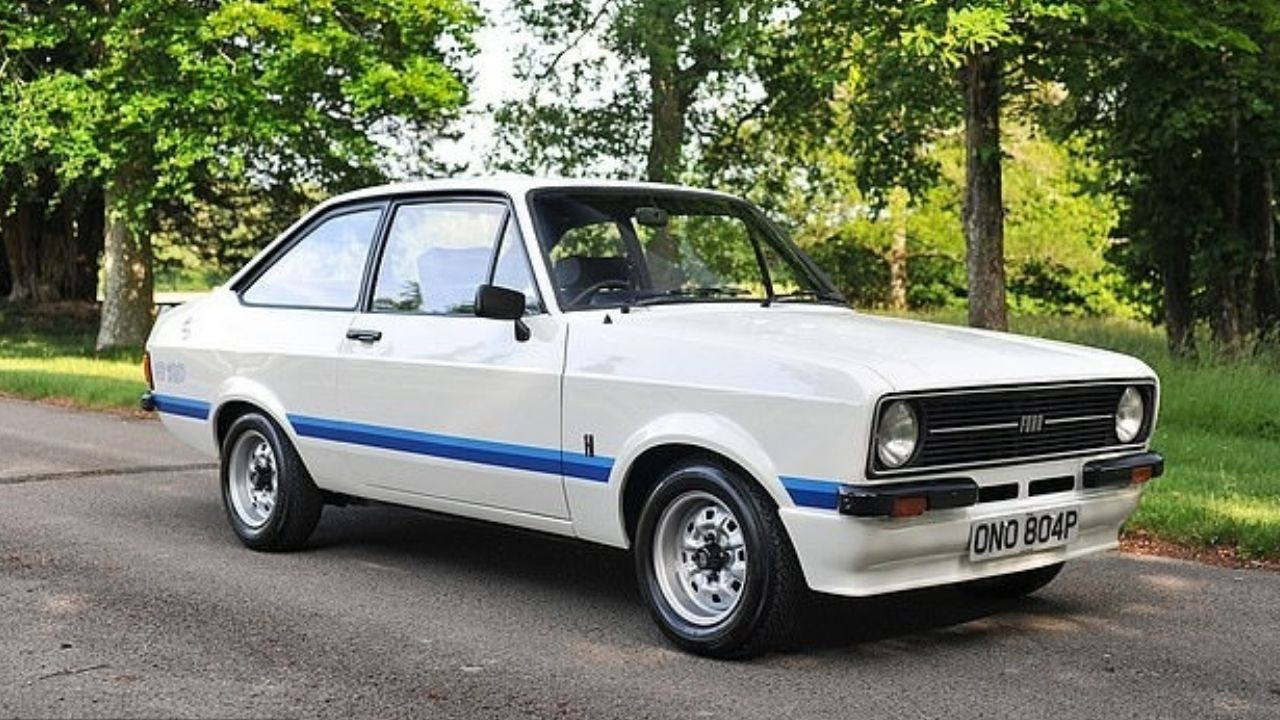 35 yıl çiftlik ahırında saklandı! 1976 model Ford Escort rekor fiyata satıldı 35 yıl çiftlik ahırında saklandı! 1976 model Ford Escort rekor fiyata satıldı