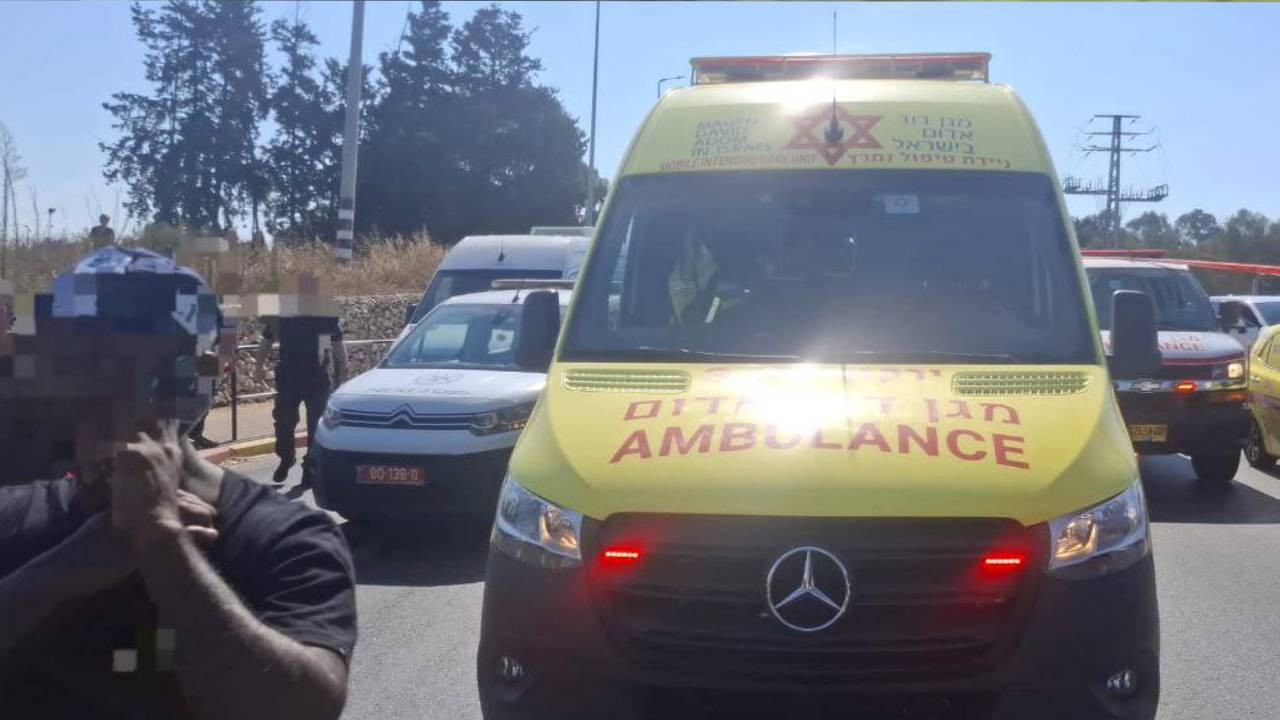 İsrail’de otobüs durağına dalan sürücü 8 kişiyi yaraladı: Terör saldırısı şüphesi İsrail’de otobüs durağına dalan sürücü 8 kişiyi yaraladı: Terör saldırısı şüphesi