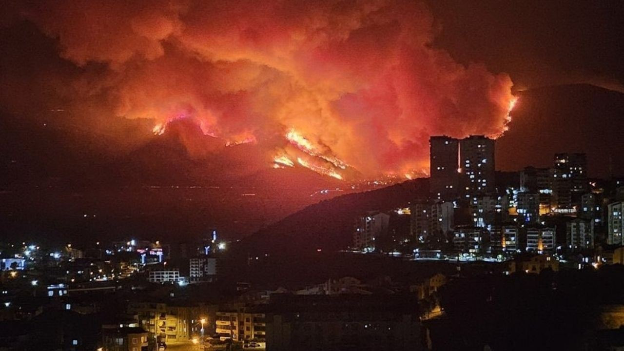Türkiye yangınlarla mücadele ediyor! Köyler boşaltılıyor Türkiye yangınlarla mücadele ediyor! Köyler boşaltılıyor
