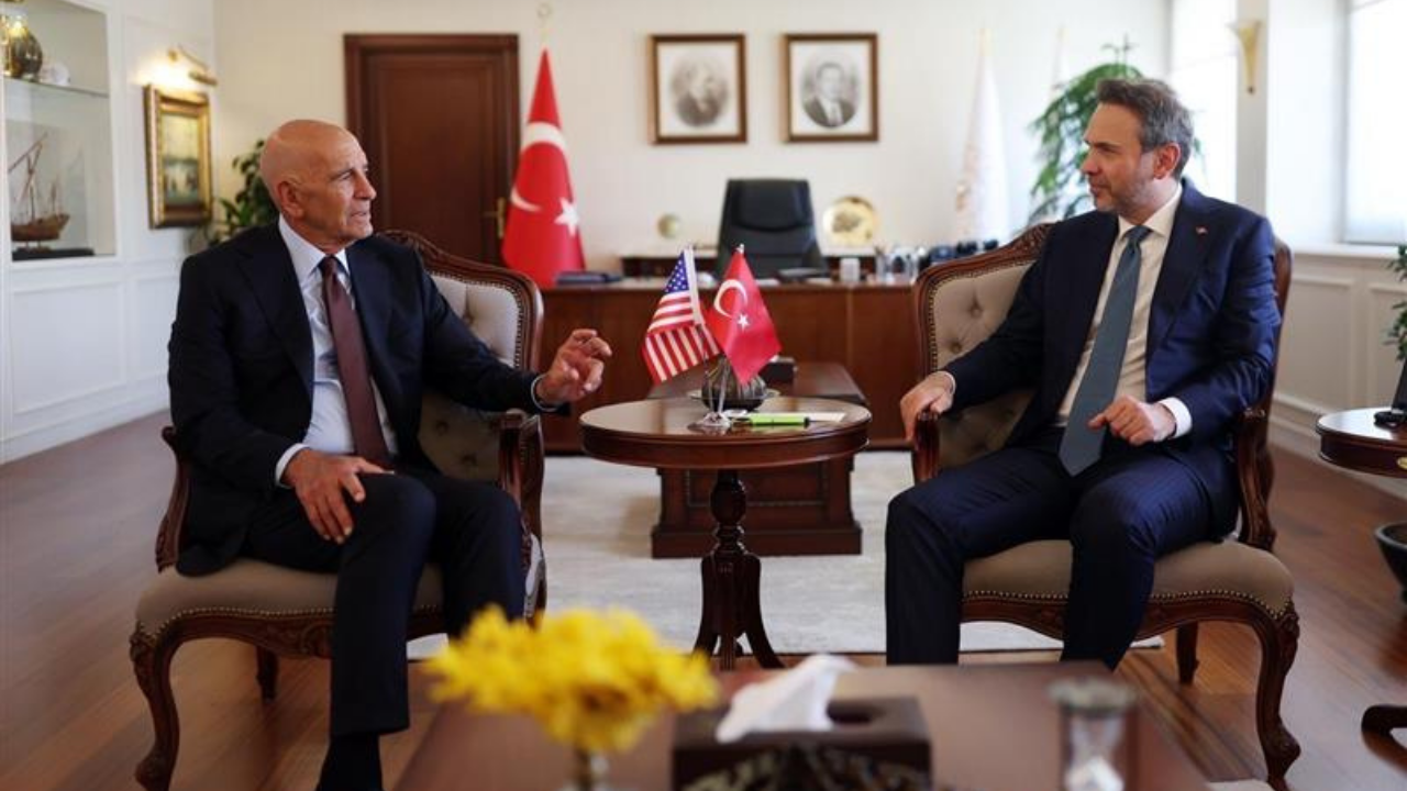ABD’nin Ankara Büyükelçisi Tom Barrack, Enerji Bakanı Alparslan Bayraktar ile görüştü