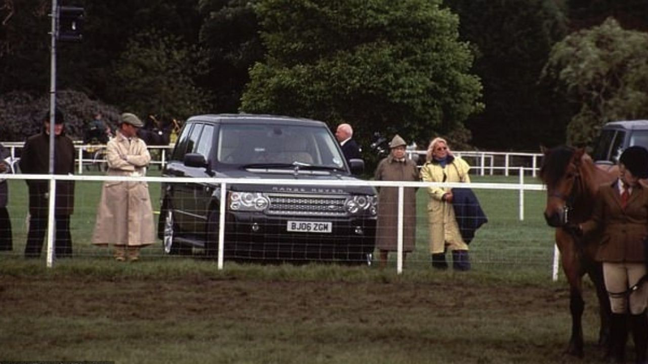Kraliçe Elizabeth'in Range Rover'ı açık artırmaya çıkıyor! Kraliçe Elizabeth'in Range Rover'ı açık artırmaya çıkıyor!