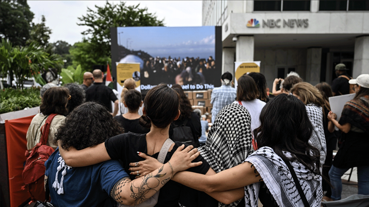 ABD’de Filistin destekçileri medyayı protesto etti
