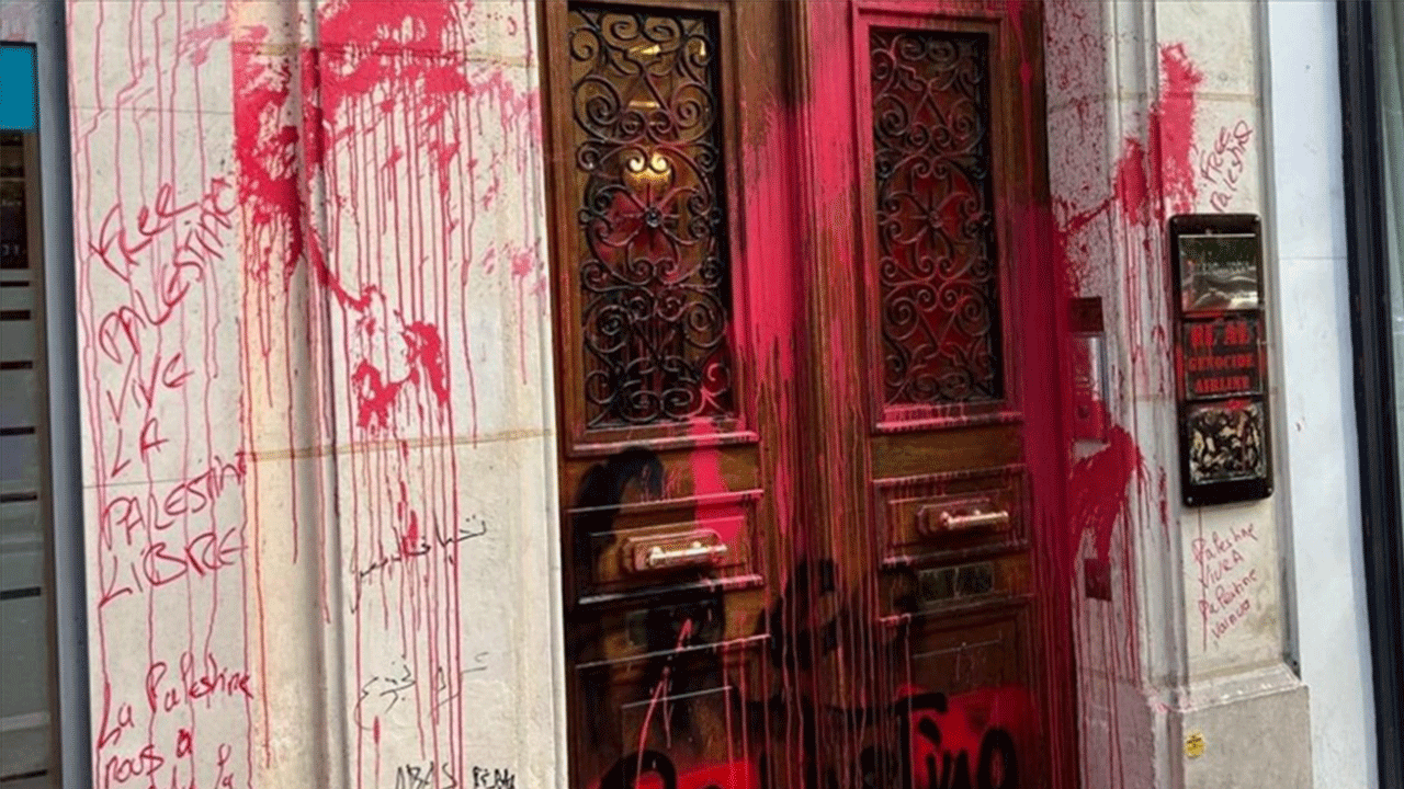 İsrail’in hava yolu şirketi El Al, protesto sonrasında Paris’teki ofisini boşaltıyor İsrail’in hava yolu şirketi El Al, protesto sonrasında Paris’teki ofisini boşaltıyor
