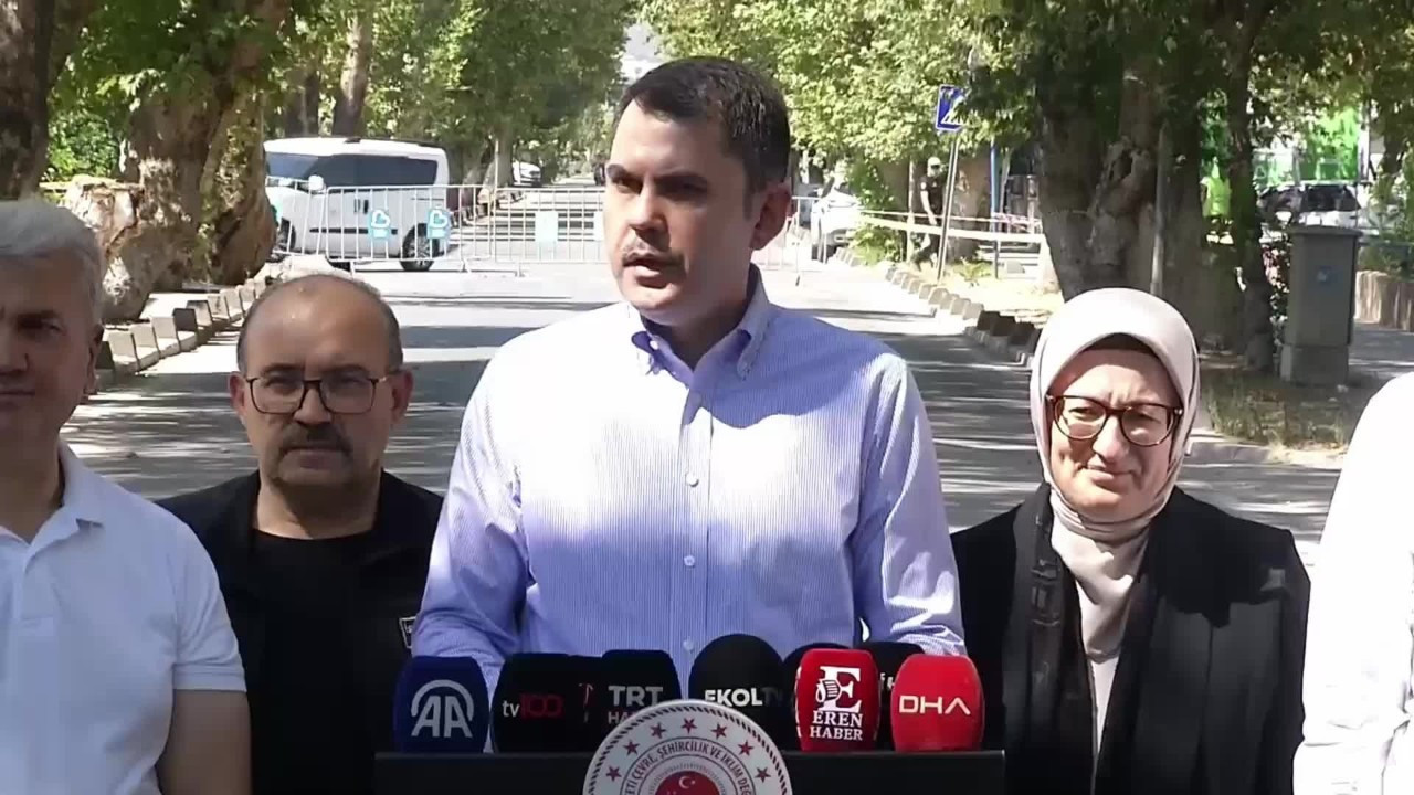 Bakan Kurum’dan, Balıkesir ve Sındırgı belediyelerine çağrı: Gelin hep birlikte kentsel dönüşümü gerçekleştirelim Bakan Kurum’dan, Balıkesir ve Sındırgı belediyelerine çağrı: Gelin hep birlikte kentsel dönüşümü gerçekleştirelim