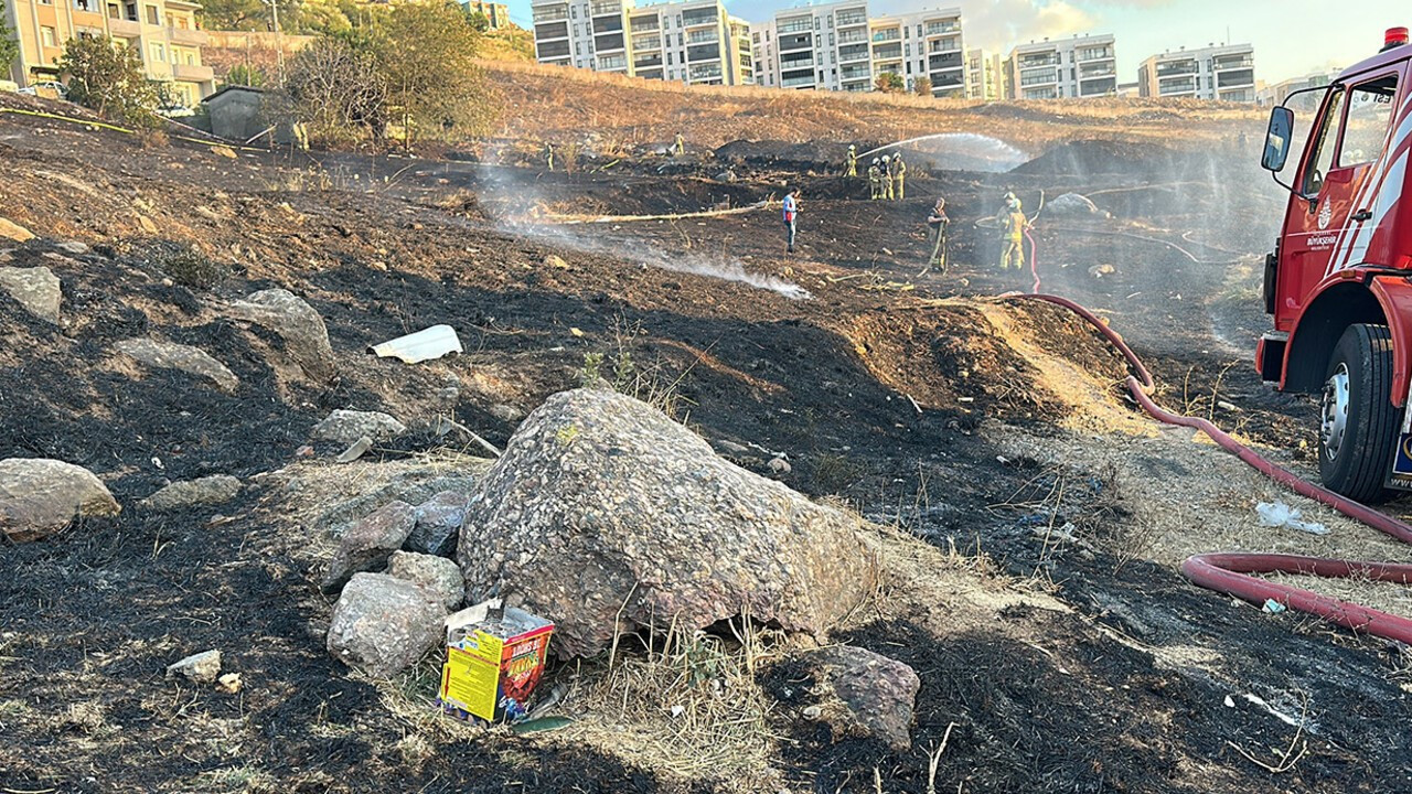 Maltepe'de havai fişek atarak yangın çıkaran şahıs tutuklandı