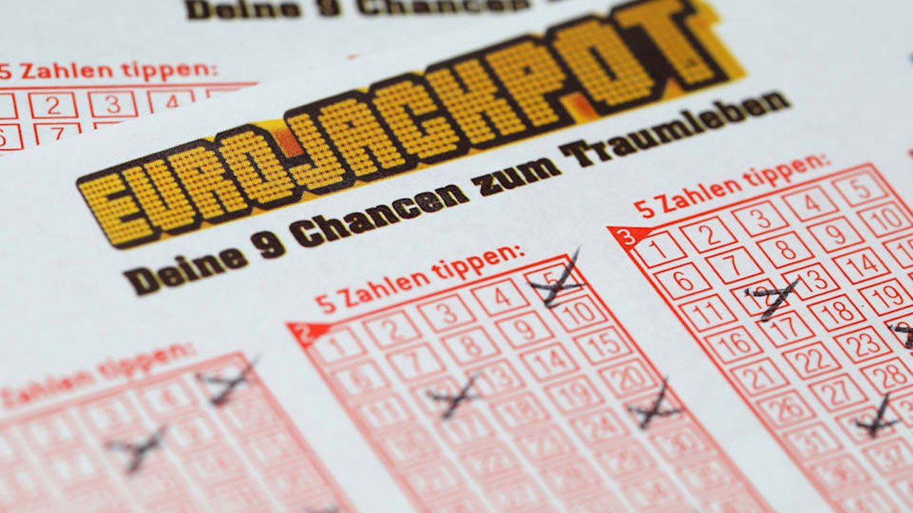 Norveç'te binlerce kişi bir günlüğüne loto milyoneri olduğunu sandı! Şirket CEO'su istifa etti Norveç'te binlerce kişi bir günlüğüne loto milyoneri olduğunu sandı! Şirket CEO'su istifa etti