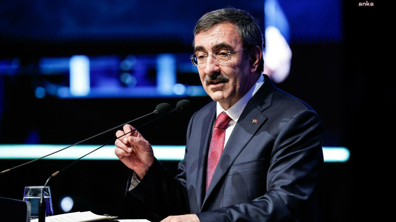 Yılmaz'dan enflasyon açıklaması: Analizler yıl sonunda yüzde 25-29 oranında gerçekleşeceğini gösteriyor Yılmaz'dan enflasyon açıklaması: Analizler yıl sonunda yüzde 25-29 oranında gerçekleşeceğini gösteriyor