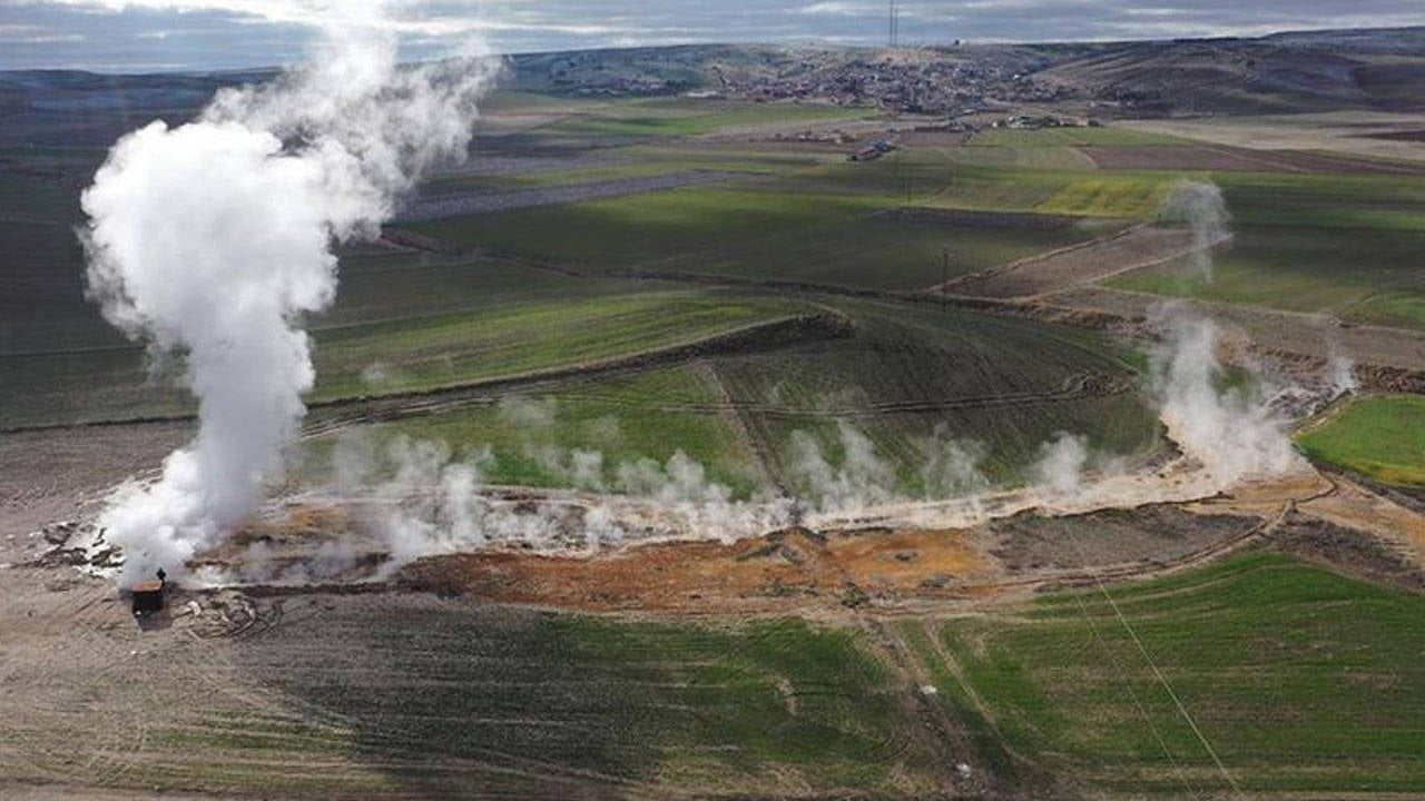 Nevşehir'de 11 jeotermal kaynak ruhsat sahası için ihaleye çıkılacak Nevşehir'de 11 jeotermal kaynak ruhsat sahası için ihaleye çıkılacak
