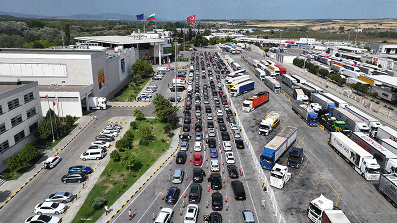 Kapıkule'de gurbetçilerin dönüş yolculuğu devam ediyor