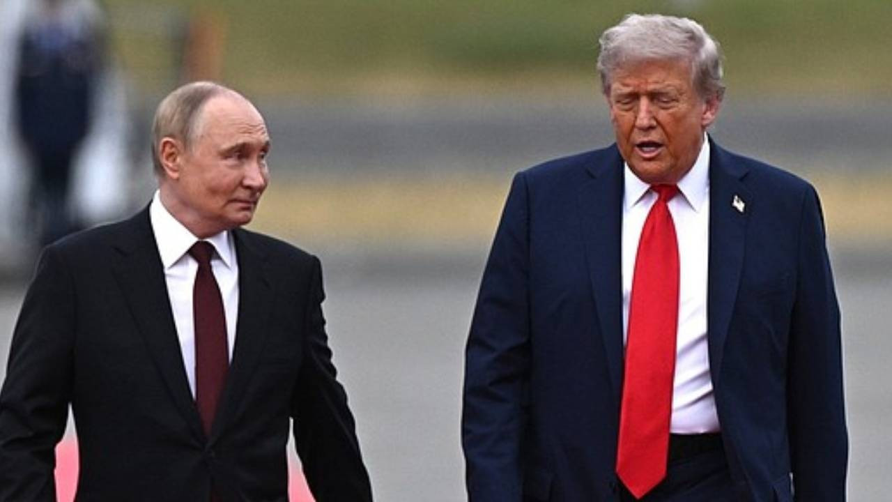 Trump’tan Putin görüşmesine tam not: 10 üzerinden 10 Trump’tan Putin görüşmesine tam not: 10 üzerinden 10