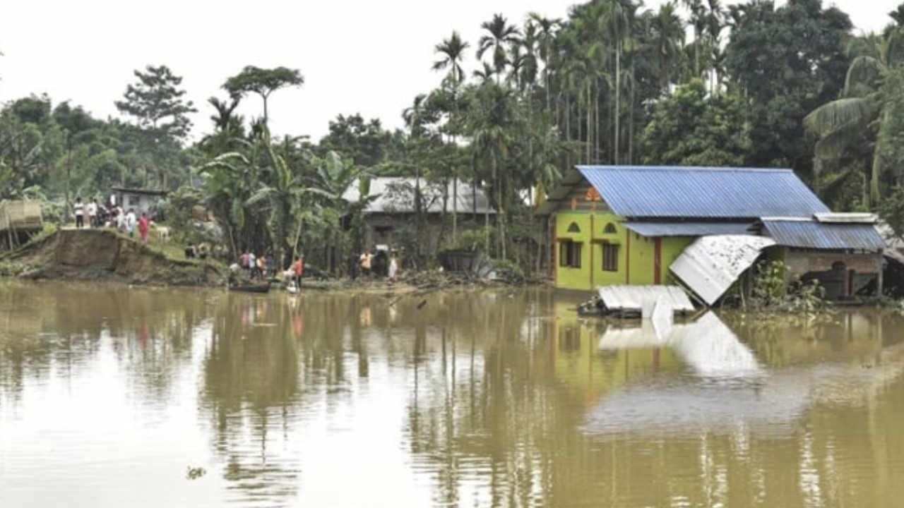 Hindistan'da bulut patlaması: Çok sayıda kişi yaşamını yitirdi