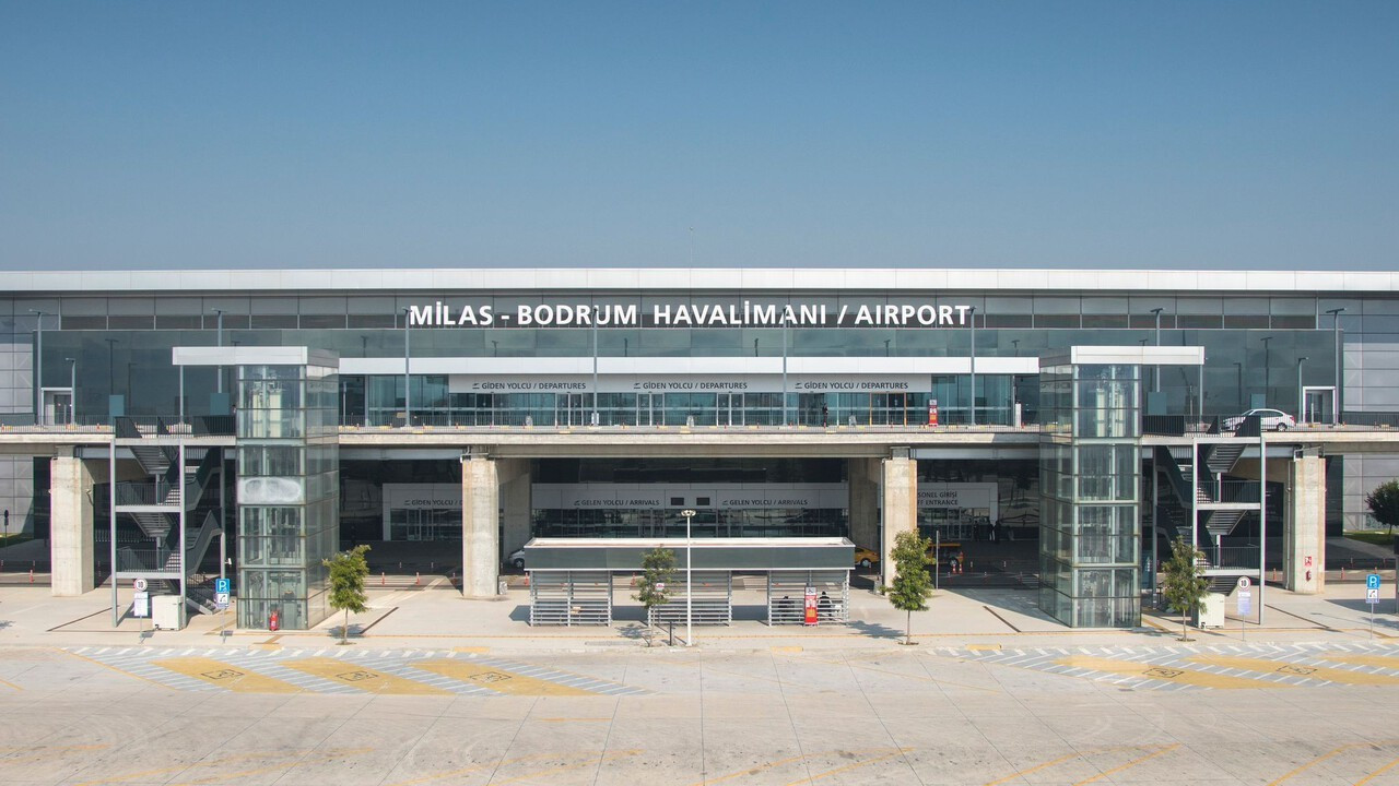Milas-Bodrum Havalimanı’nda güneş enerjisi santrali kurulumu tamamlandı Milas-Bodrum Havalimanı’nda güneş enerjisi santrali kurulumu tamamlandı