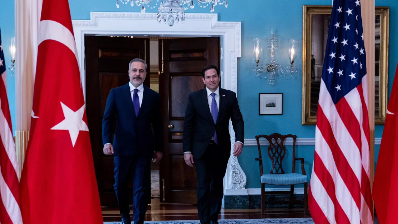 Dışişleri Bakanı Hakan Fidan, ABD'li mevkidaşı Rubio ile görüştü: Türkiye barış için desteğe hazır Dışişleri Bakanı Hakan Fidan, ABD'li mevkidaşı Rubio ile görüştü: Türkiye barış için desteğe hazır